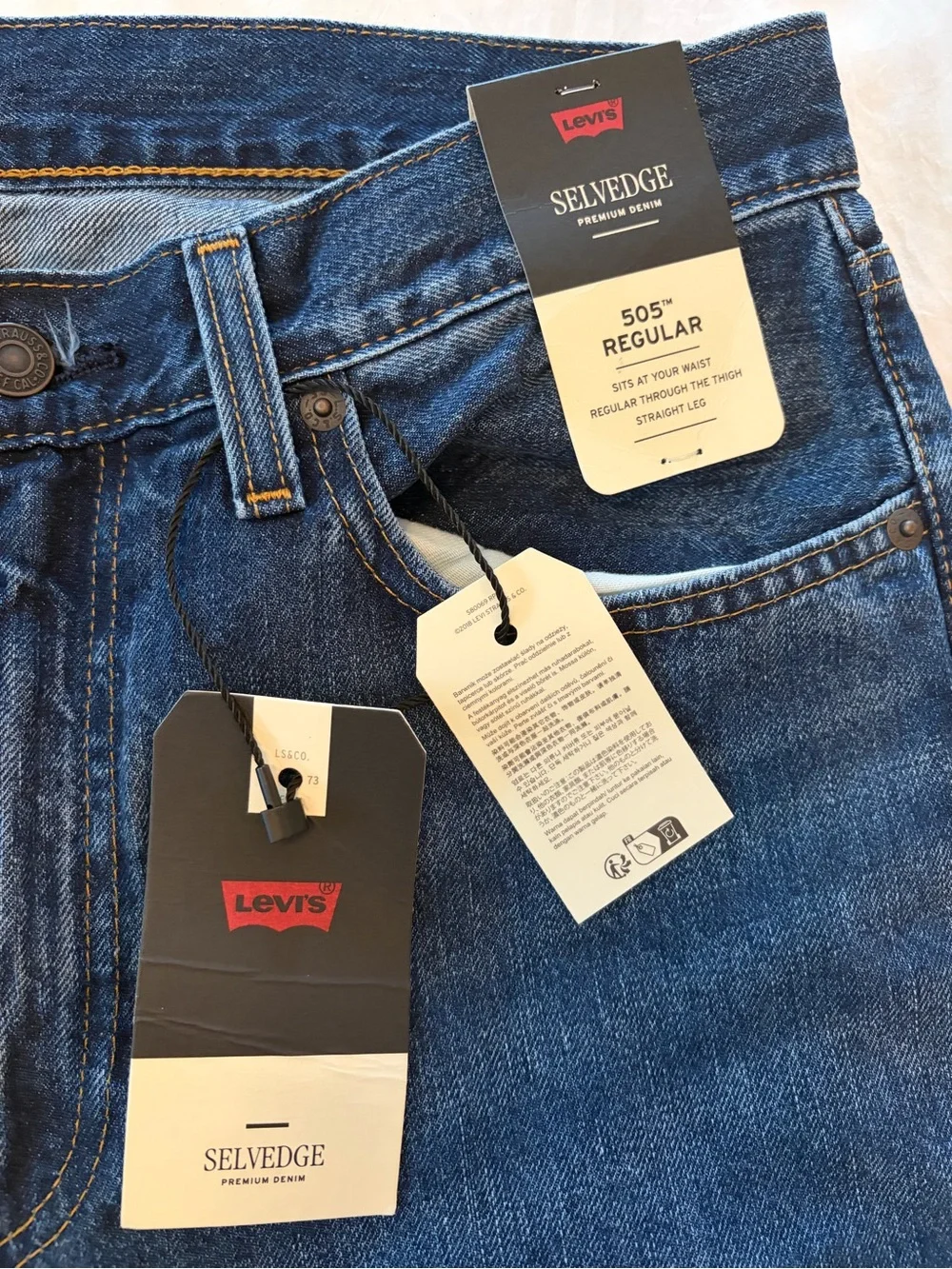 Levis straight leg
